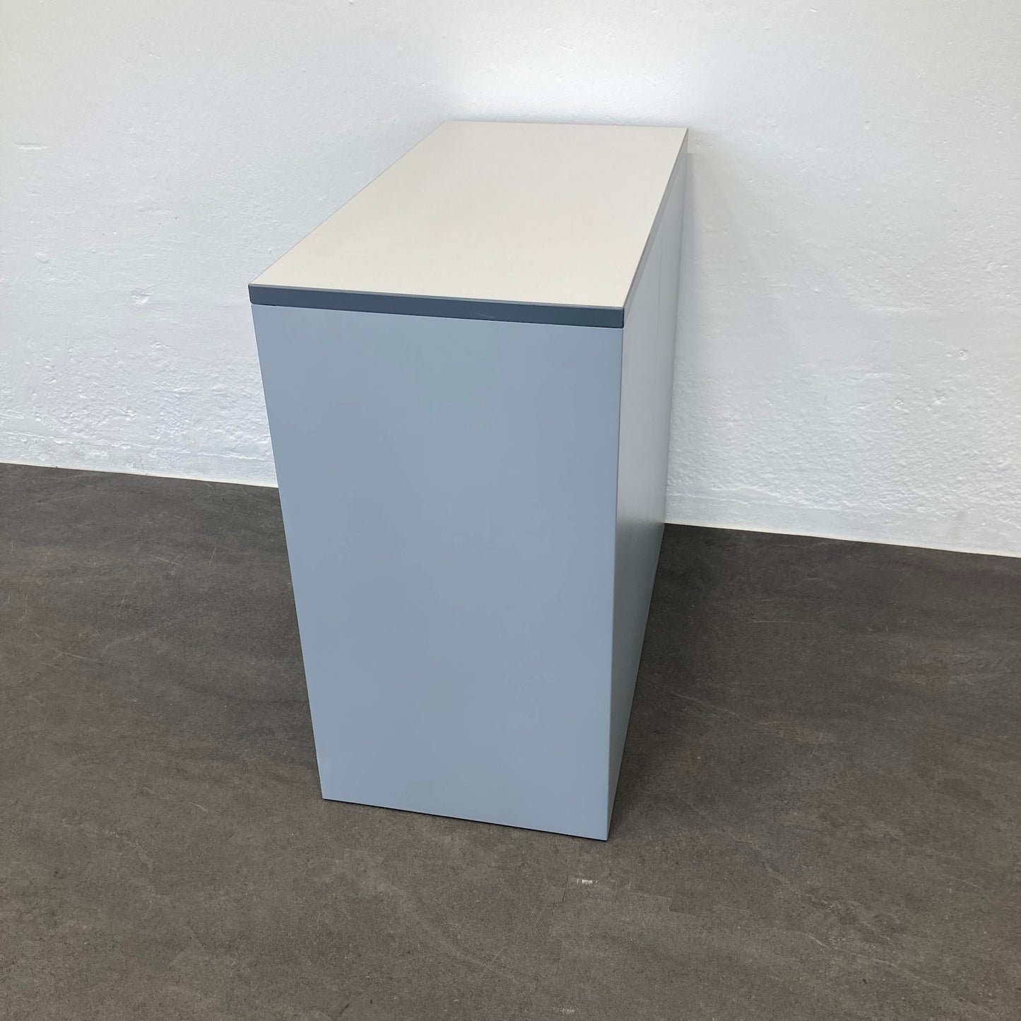 Lista Office LO Storage Lateralschrank Ansicht von der Seite