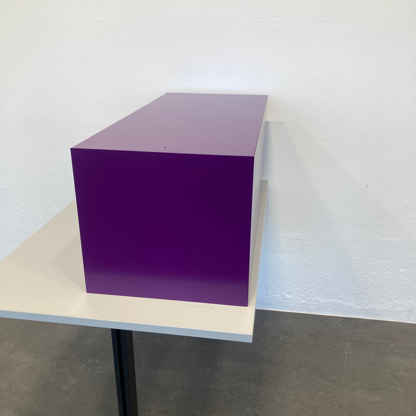 Lista Office LO Locker Dunkelviolett seitliche Ansicht - 6039010