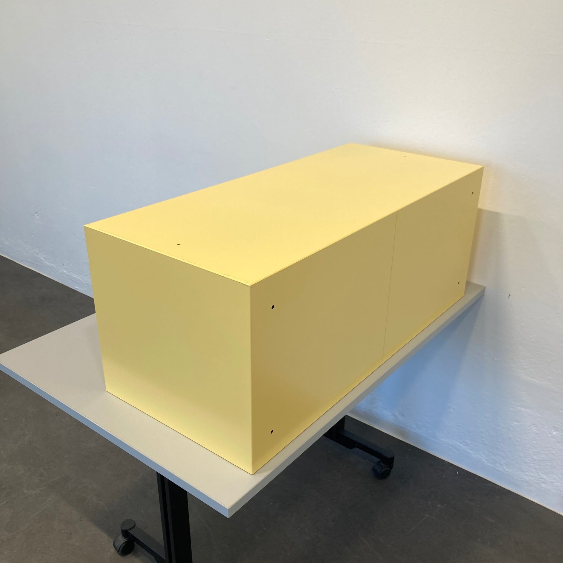 Lista Office LO Locker Blassgelb Ansicht von hinten - 6039022