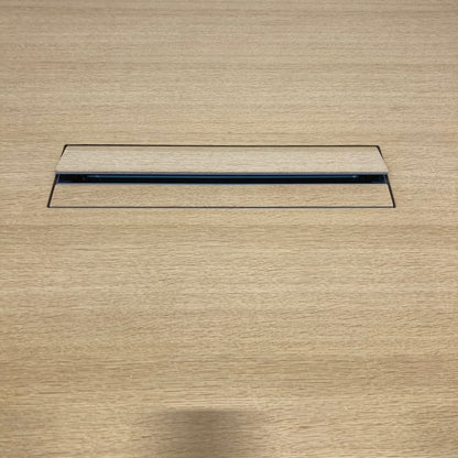 Lista Office LO Motion Sitzungstisch Detailfoto Kabelklappe geschlossen - 6039037