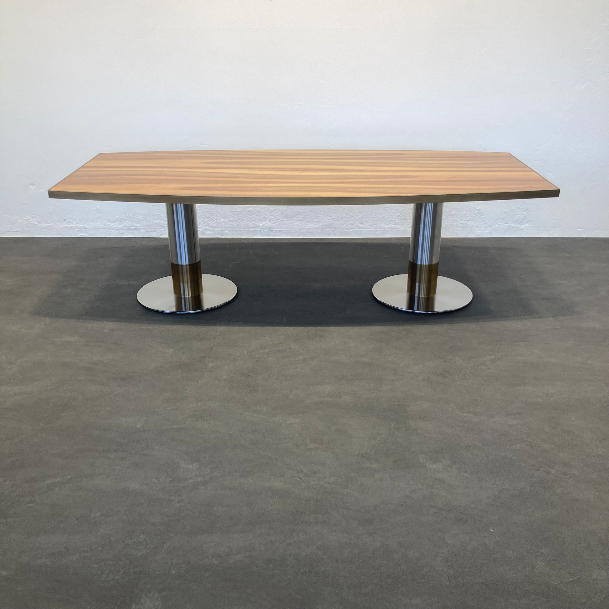 Wilkhahn Exclusiv Sitzungstisch 2500x1150mm mit Metallkante aus Spanplatte in Nussbaumfurnier - 6039852