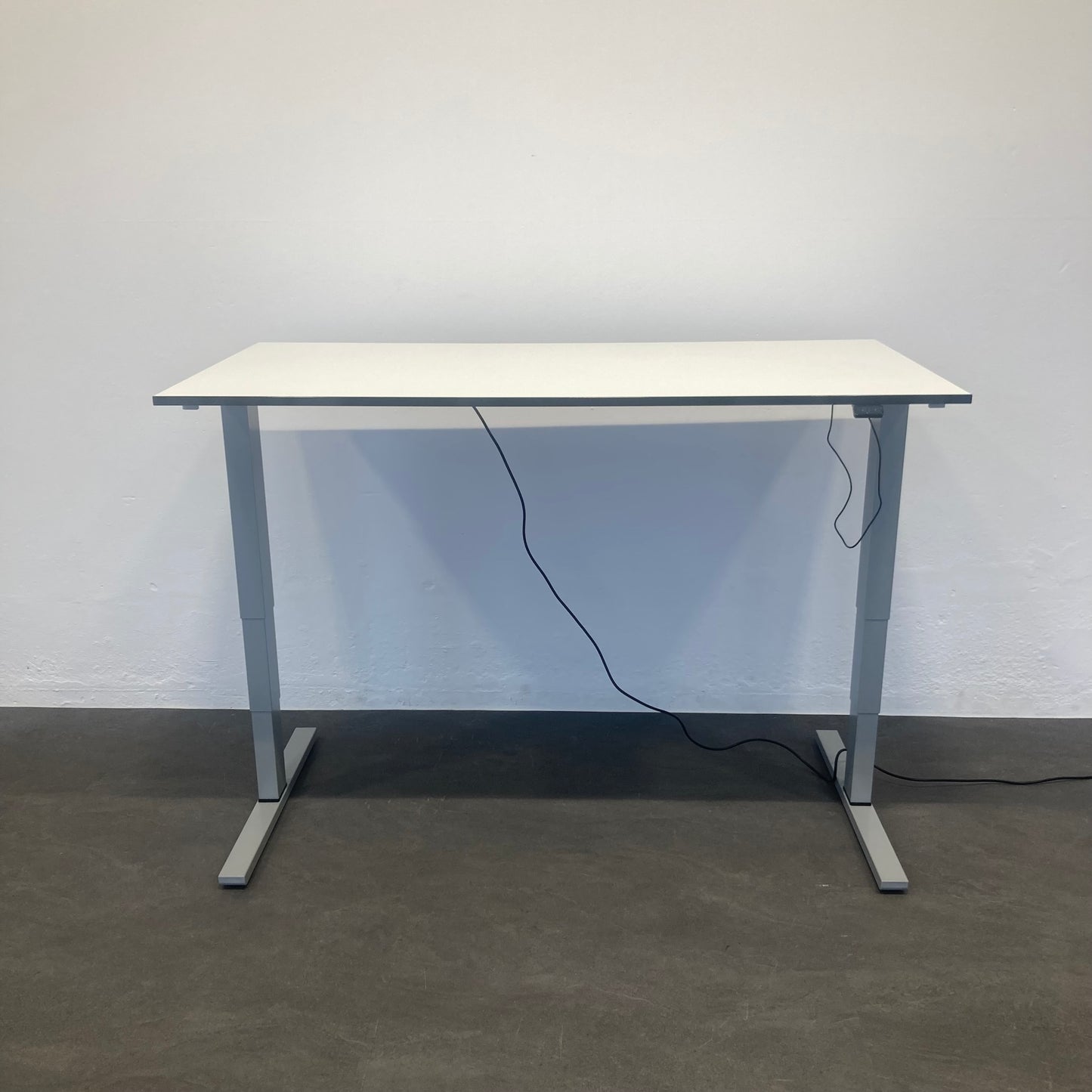 Level Pure Sitz-Steh Schreibtisch - Spanplatte Weiss mit schwarzer ABS-Kante - 6039853
