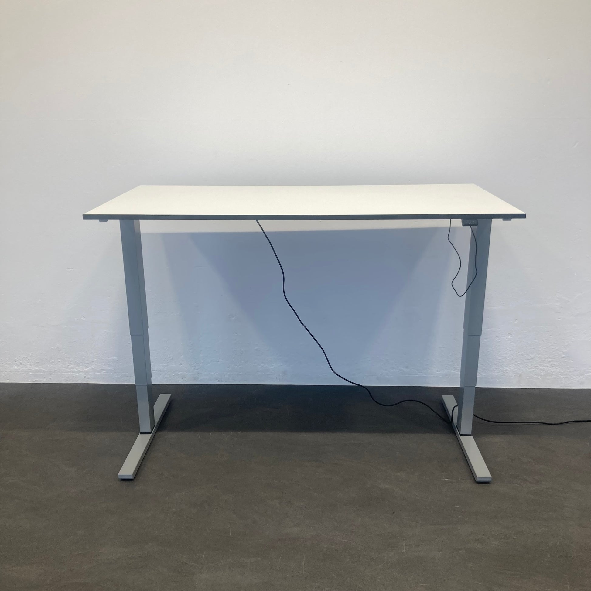 Level Pure Sitz-Steh Schreibtisch - Spanplatte Weiss mit schwarzer ABS-Kante - 6039853