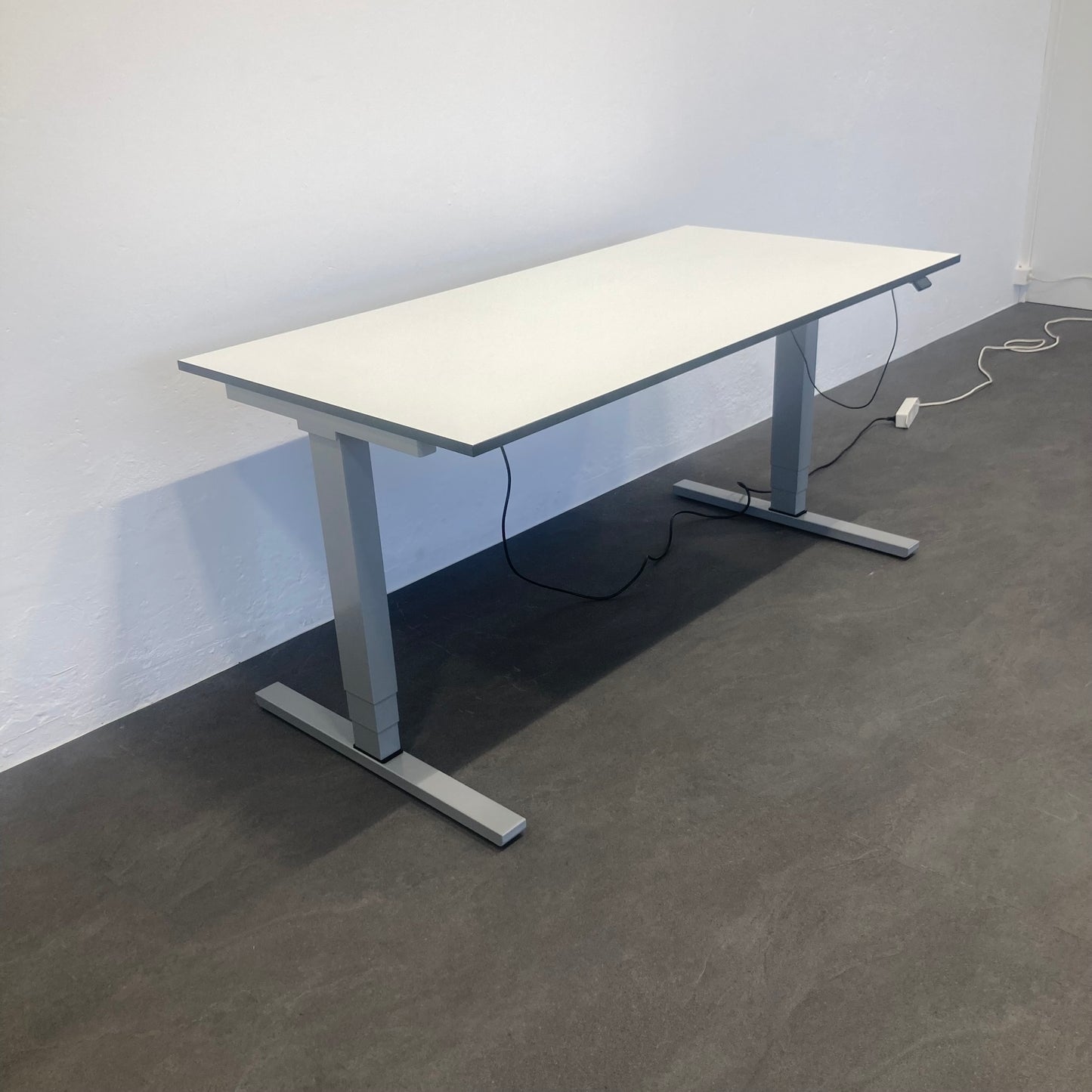 Level Pure Sitz-Steh Schreibtisch mit Gestell Silbergrau - 6039853