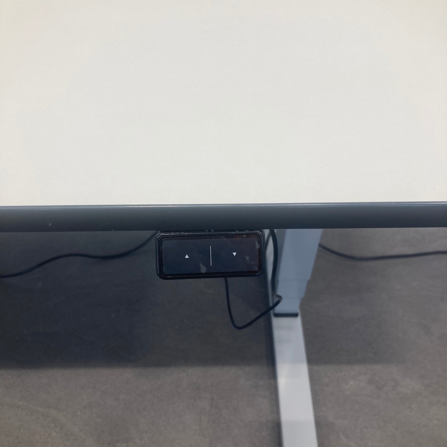 Level Pure Sitz-Steh Schreibtisch Detailfoto Steuerelement - 6039853