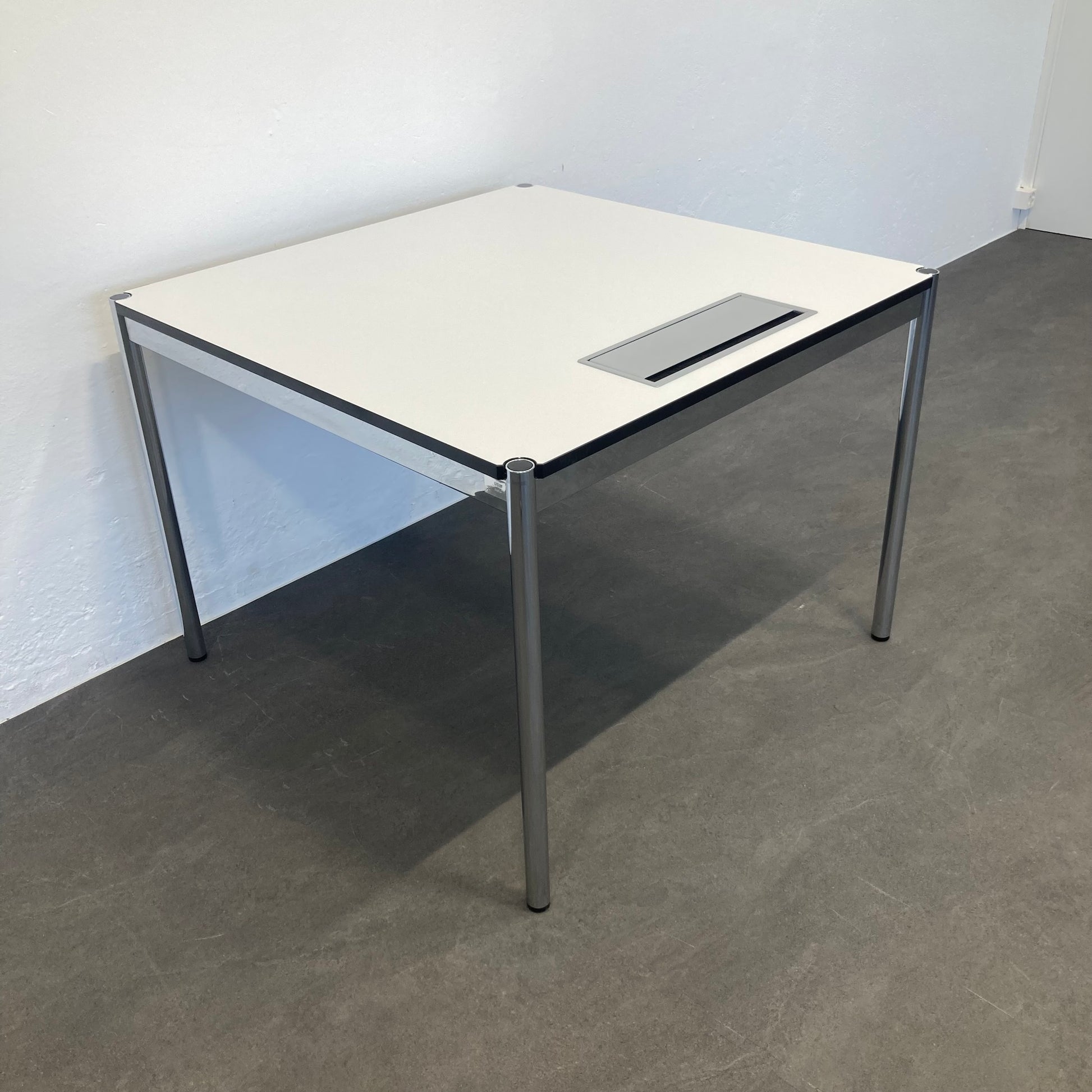 USM Haller Classic Sitzungstisch Tischplatte weiss mit schwarzer Kante - 6039861