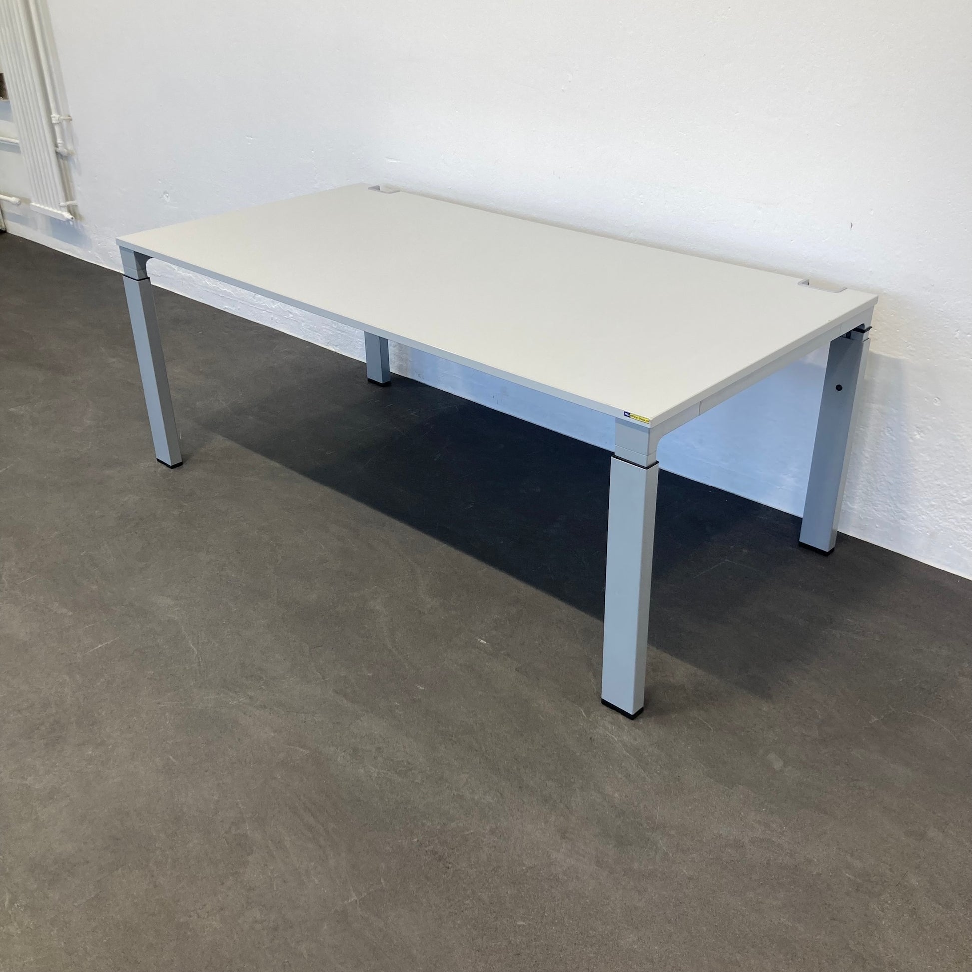 Haworth Tibas Schreibtisch mit Gestell Silbergrau - 6039863