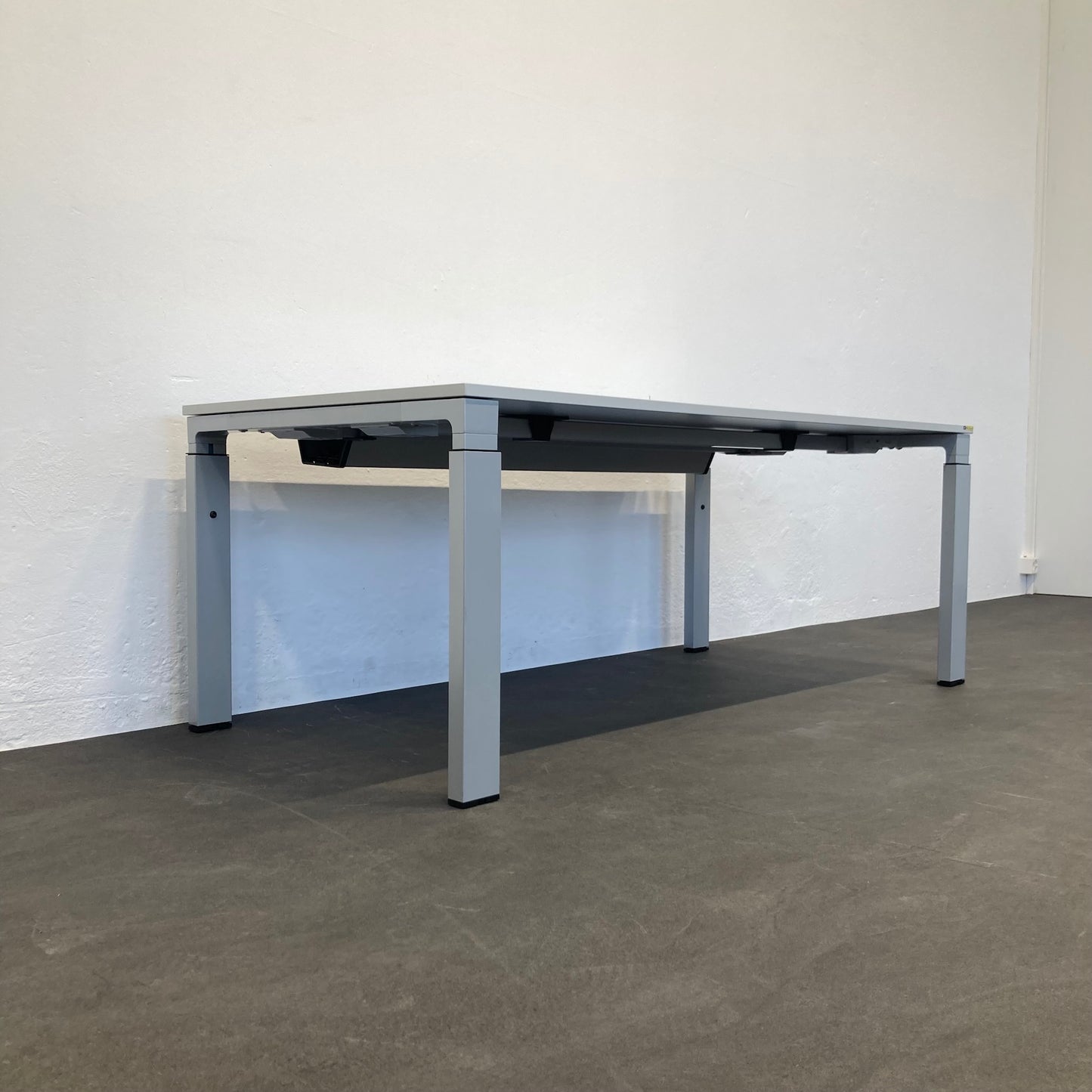 Haworth Tibas Schreibtisch Seitliche Ansicht von unten - 6039863