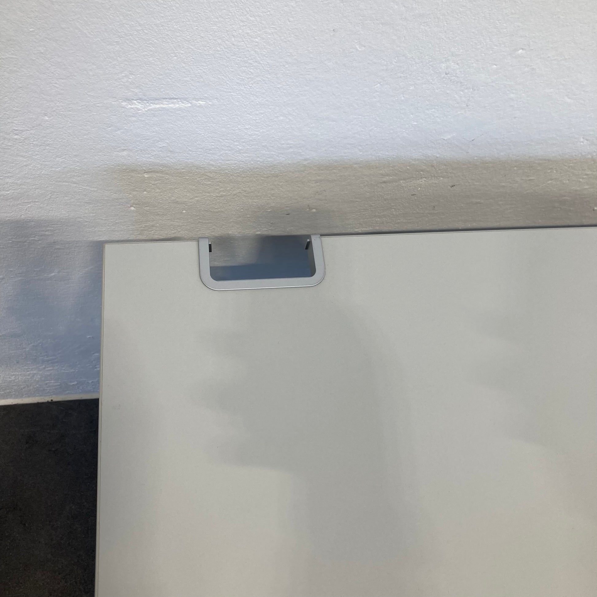 Haworth Tibas Schreibtisch Detailfoto für Kabeldurchlass - 6039863