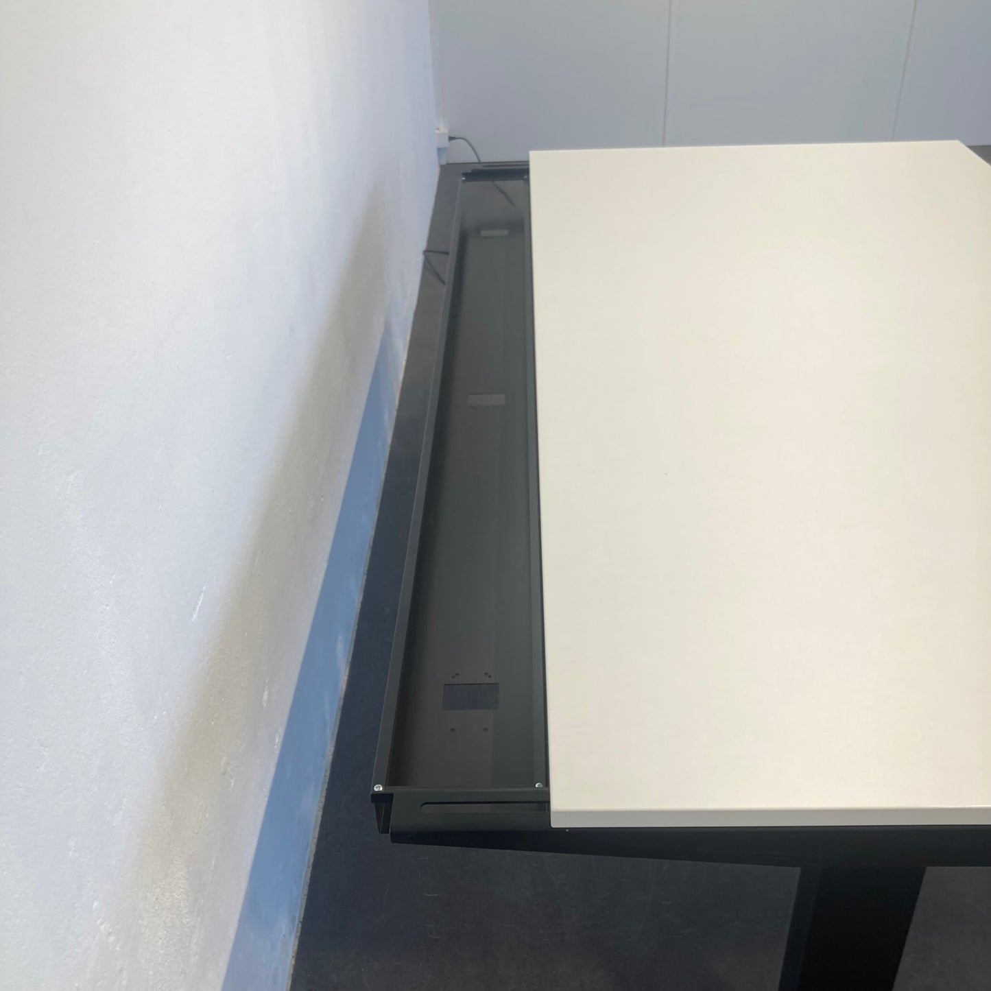 MC Office Shop MC Stand V2 Sitz-Steh Schreibtisch mit grosser Kabelwanne - 6039884