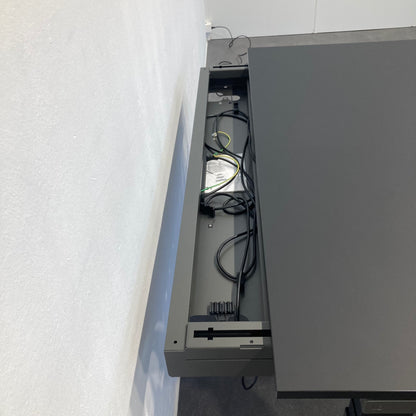 Lista Office Extend Sitz-Steh-Schreibtisch Detailfoto Kabelkanal - 6039889