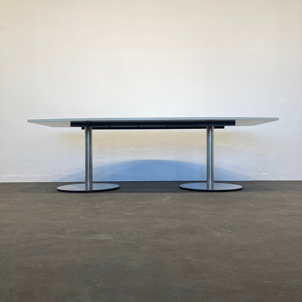 Hund Büromöbel Varicon Besprechungstisch Bootsförmig