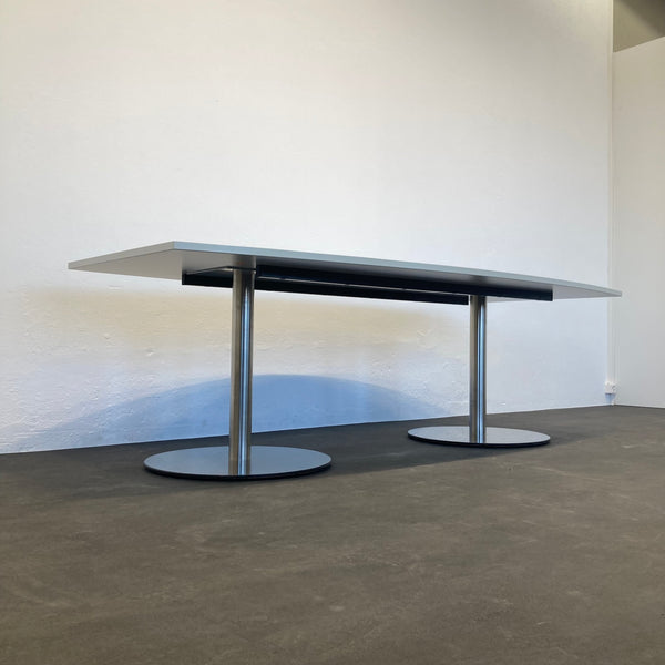 Hund Büromöbel Varicon Besprechungstisch Bootsförmig