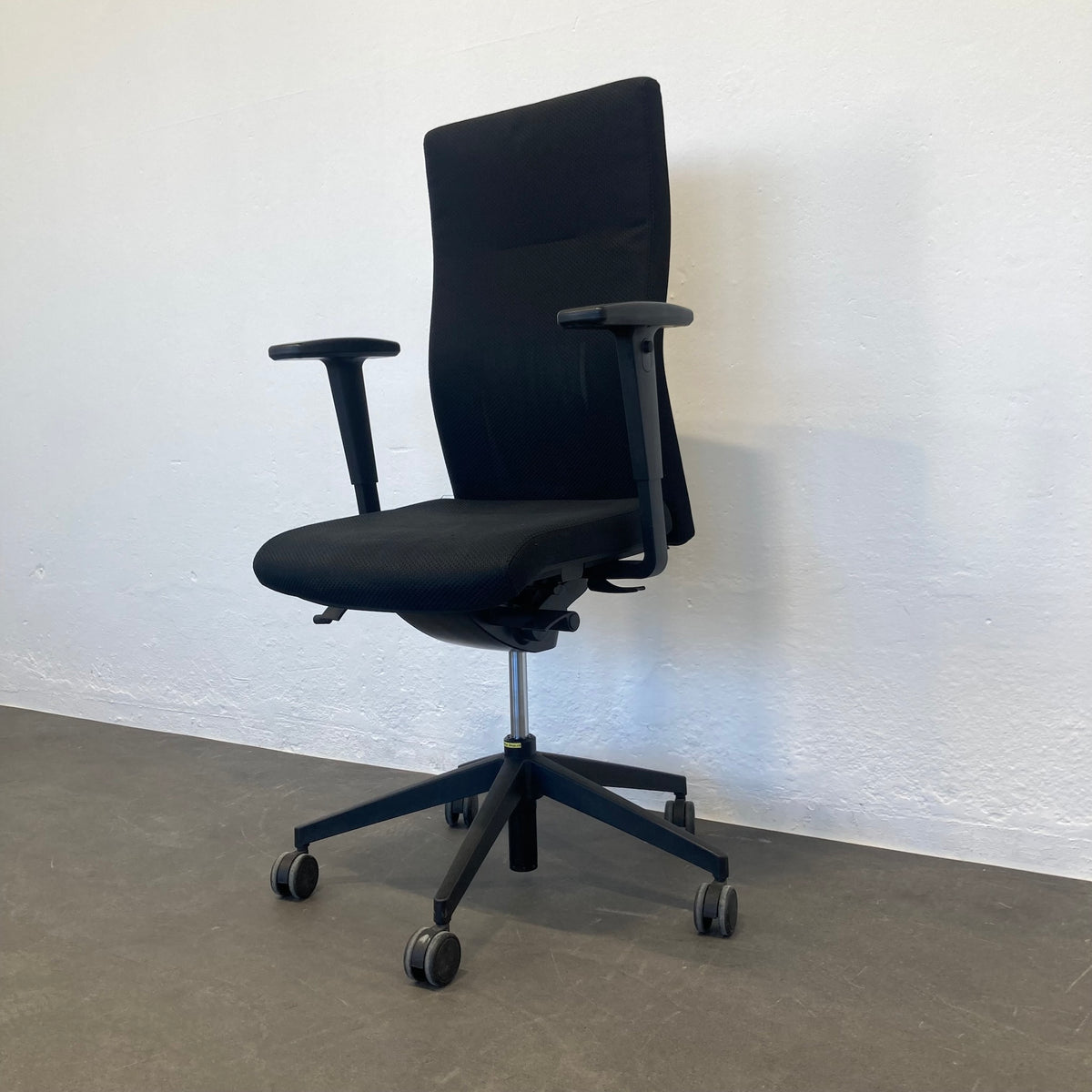 Züco Cubo Bürodrehstuhl Ansicht von unten rechts - 6039903