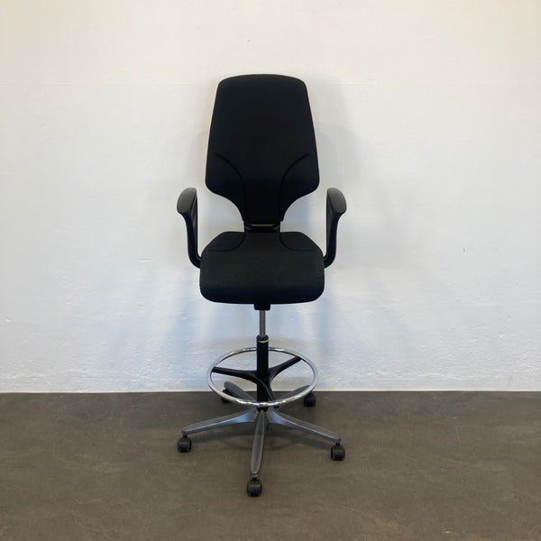 Giroflex G64 Counter Drehstuhl schwarz gemustert mit Armlehnen