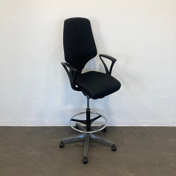 Giroflex G64 Counter Drehstuhl schwarz gemustert mit Armlehnen