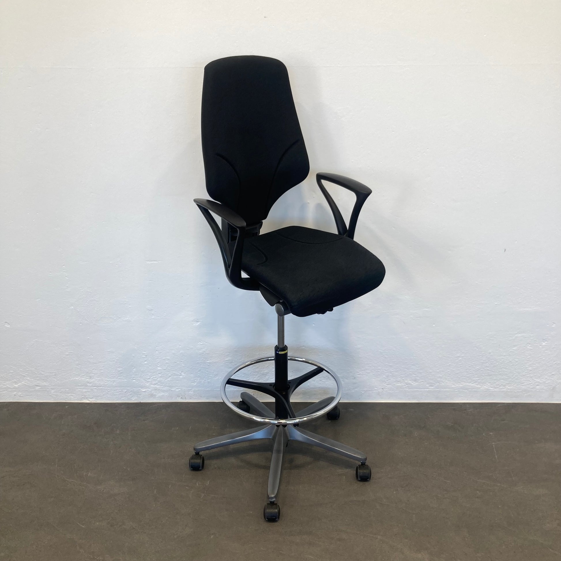 Giroflex G64 Counter Drehstuhl mit Armlehnen - 6039904