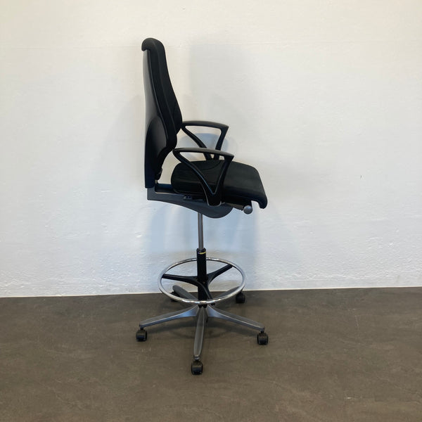Giroflex G64 Counter Drehstuhl schwarz gemustert mit Armlehnen