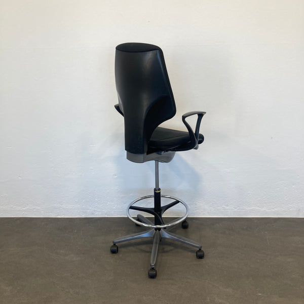 Giroflex G64 Counter Drehstuhl schwarz gemustert mit Armlehnen