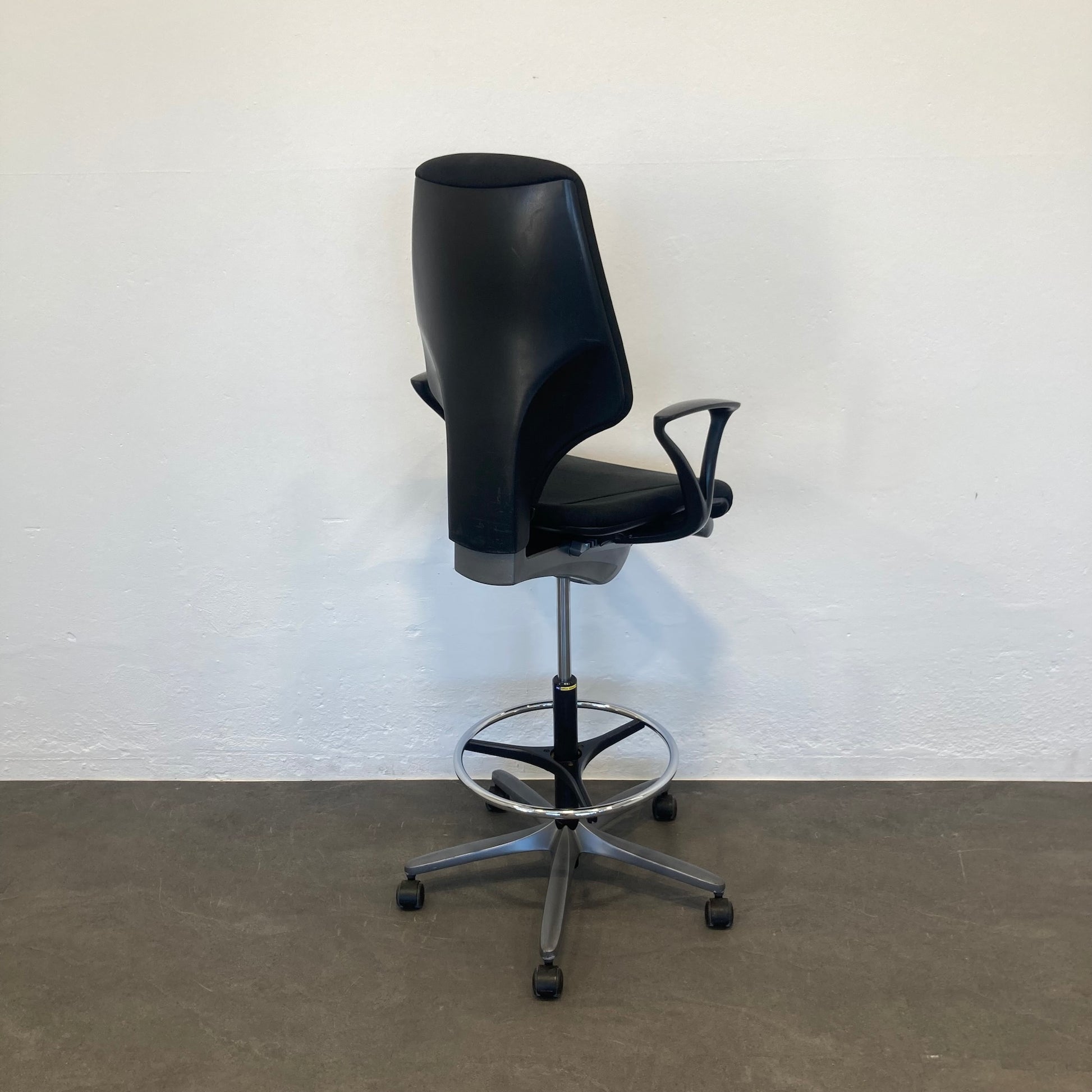 Giroflex G64 Counter Drehstuhl mit Sitzhöhe von 570-750mm - 6039904