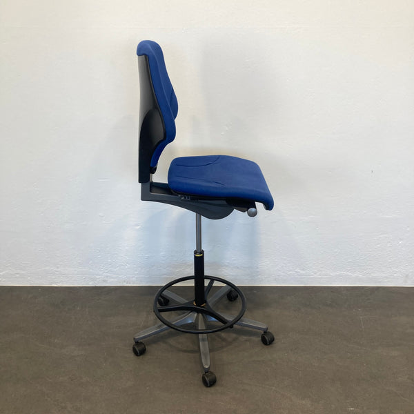 Giroflex G64 Counter Drehstuhl blau gemustert