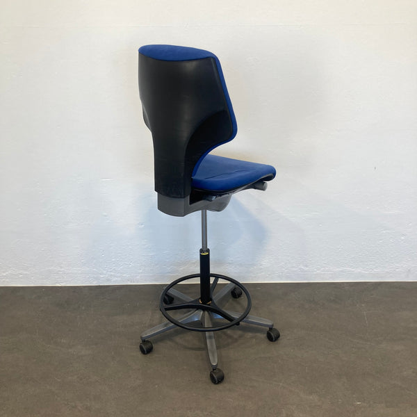 Giroflex G64 Counter Drehstuhl blau gemustert