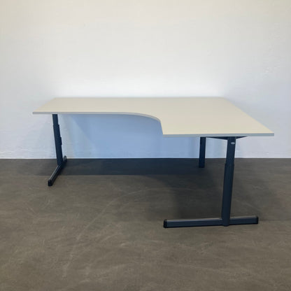 Steelcase Tenaro Eckschreibtisch mit Tischplatte in Lichtgrau - 6039921
