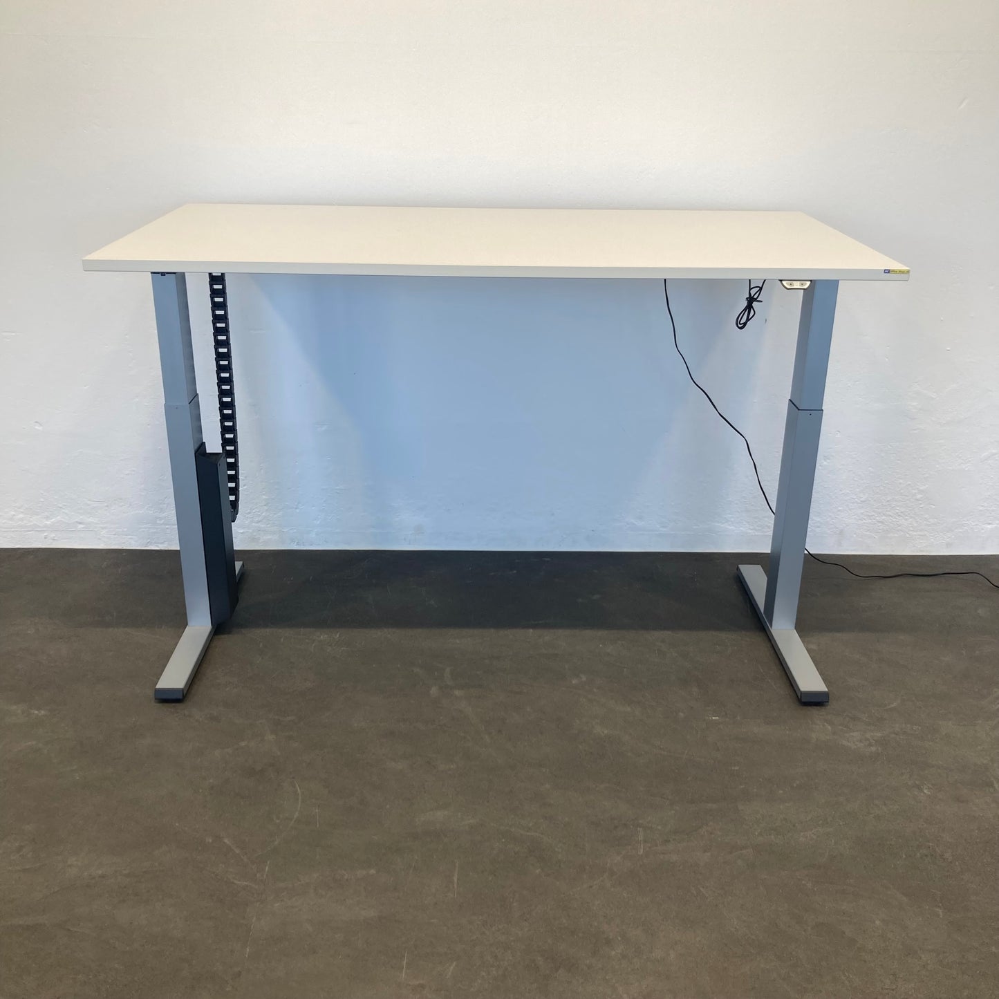 Steelcase Solo Sitz-Steh Schreibtisch mit Spanplatte Lichtgrau Hell