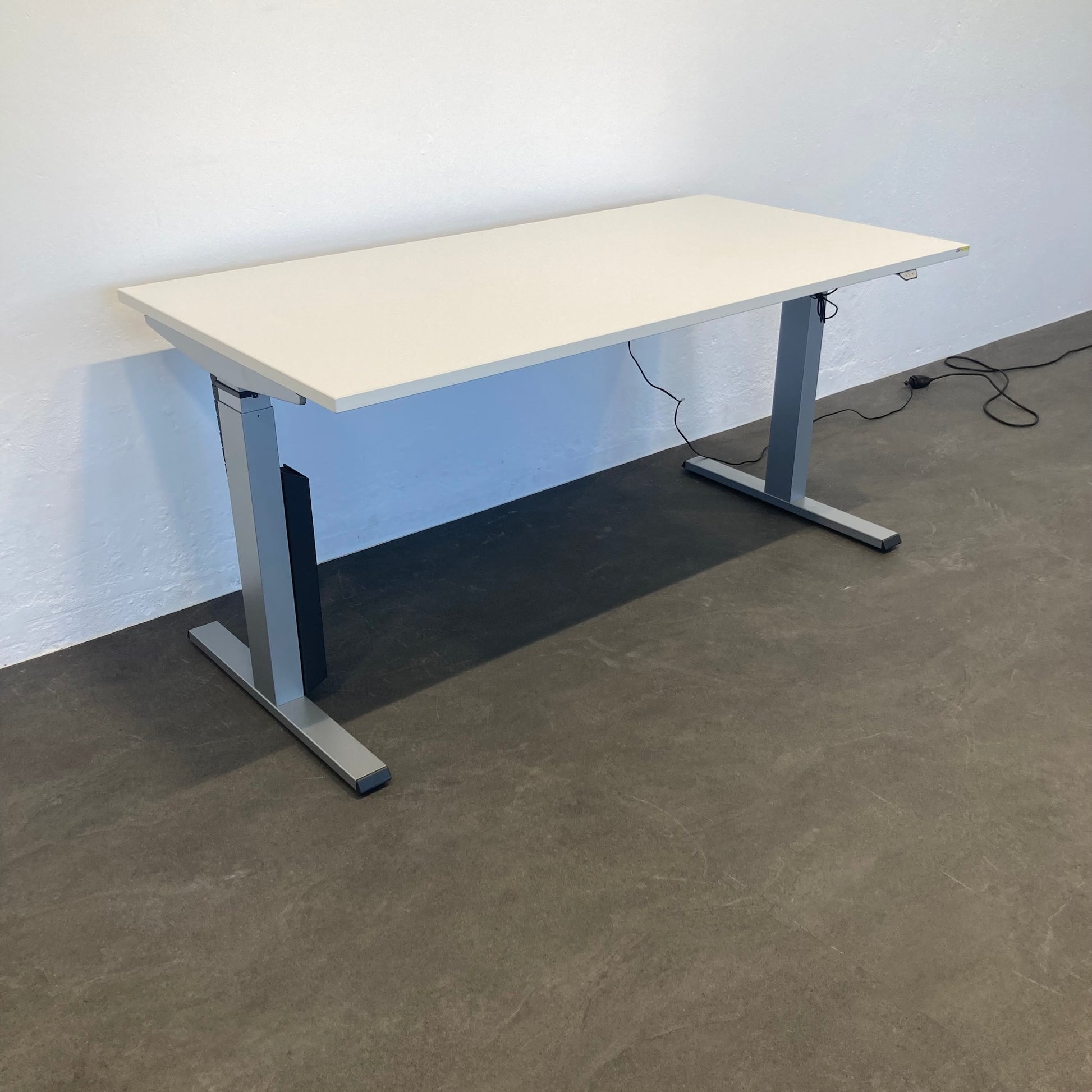 Steelcase Solo Sitz-Steh Schreibtisch elektrisch höhenverstellbar