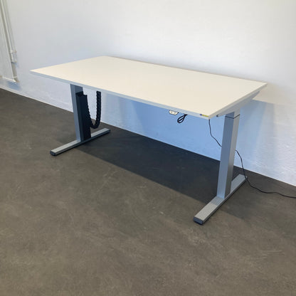 Steelcase Solo Sitz-Steh Schreibtisch von rechts