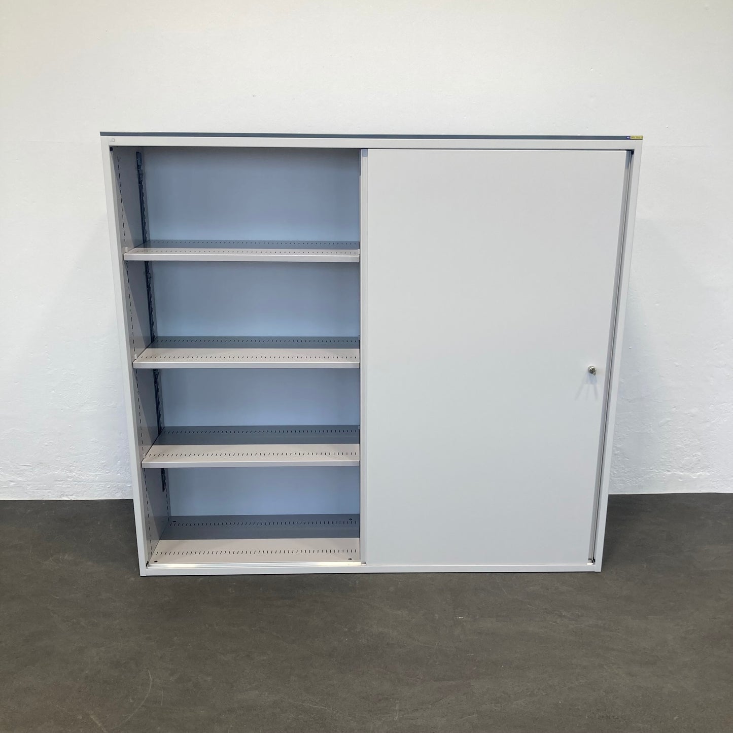 Lista Office LO Storage Schiebetür-Aktenschrank für 3 Ordner-Reihen - 6039946
