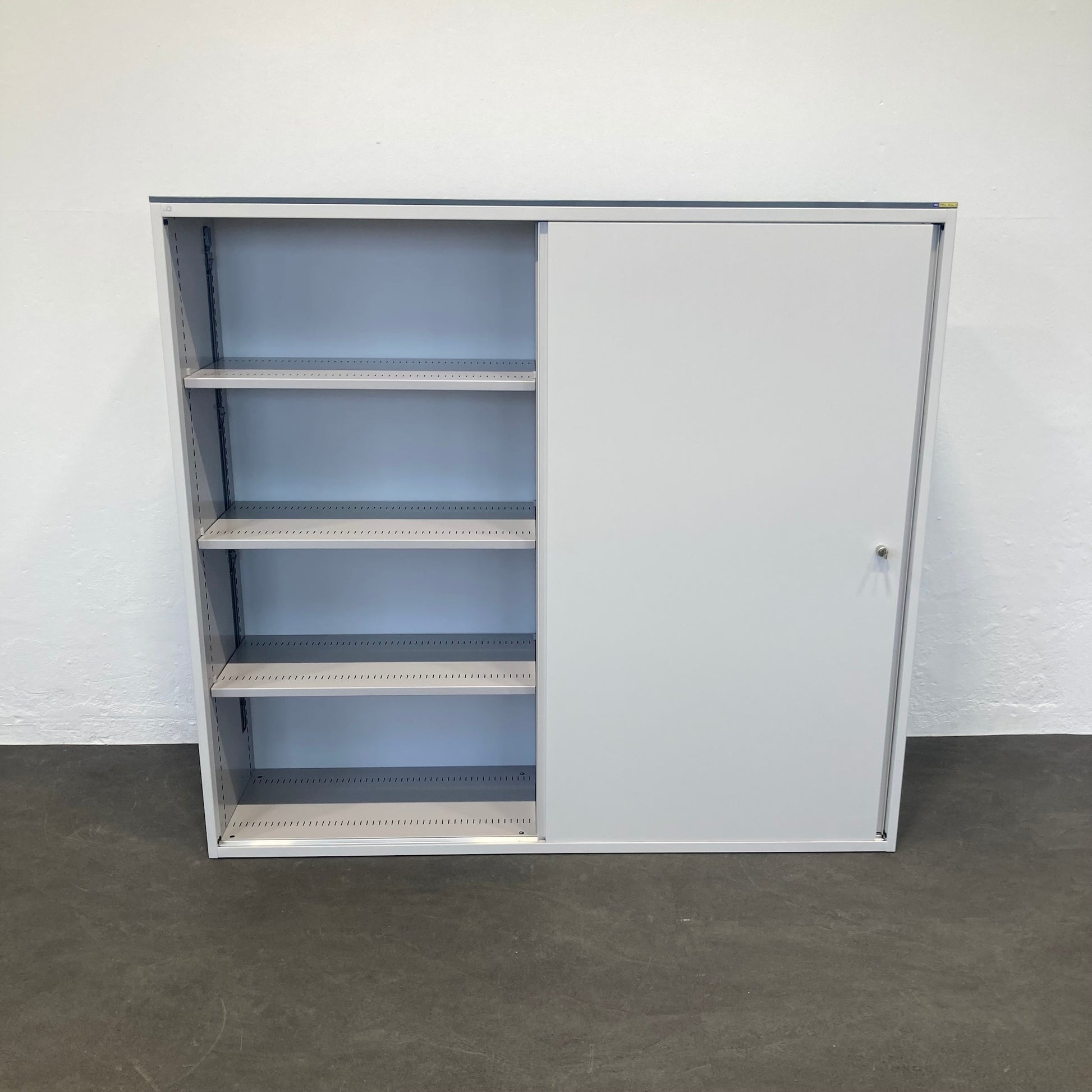 Lista Office LO Storage Schiebetür-Aktenschrank für 3 Ordner-Reihen - 6039946