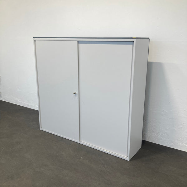 Lista Office LO Storage Schiebetür-Aktenschrank 4-OH mit Akustikrückwand - Weiss - mit Schlüssel
