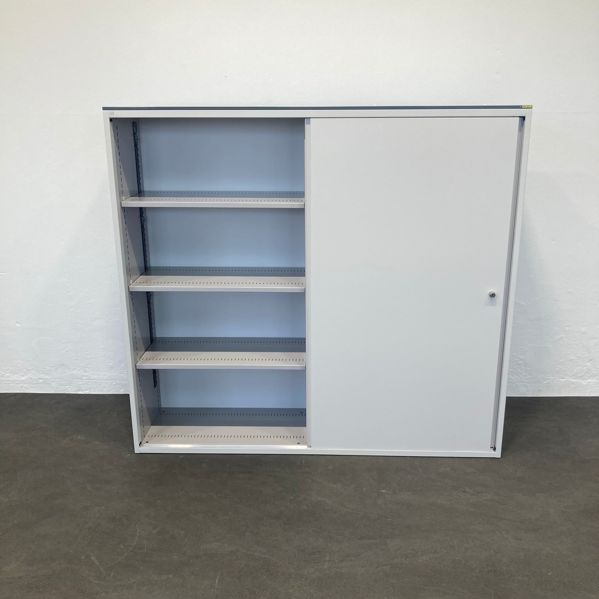 Lista Office LO Storage Schiebetür-Aktenschrank für 3 Ordner-Reihen - 6039947