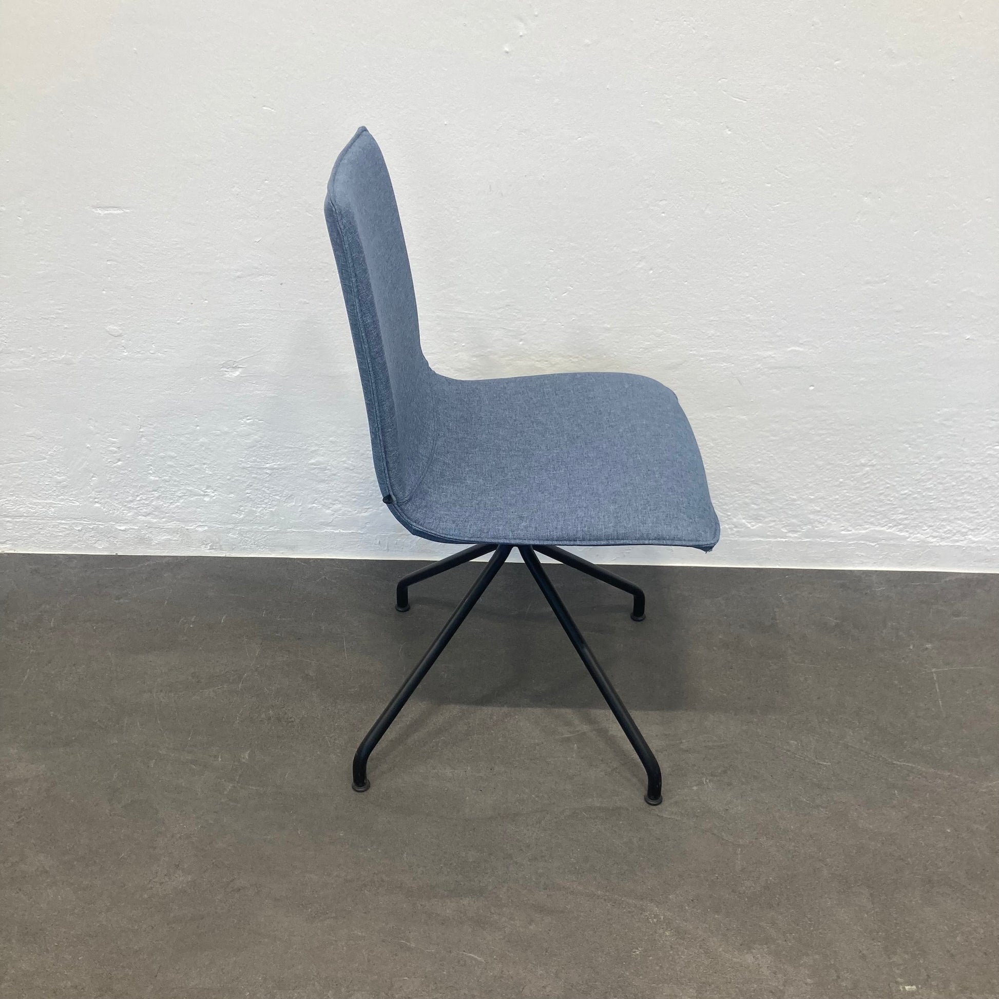 Konway Isabel Sitzungsdrehstuhl mit Scharzem Gestell - 6039955