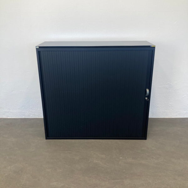 Lista Storage Lateralschrank 3-OH - 1200mm Schwarz mit Kabeldurchlass und Schlüssel