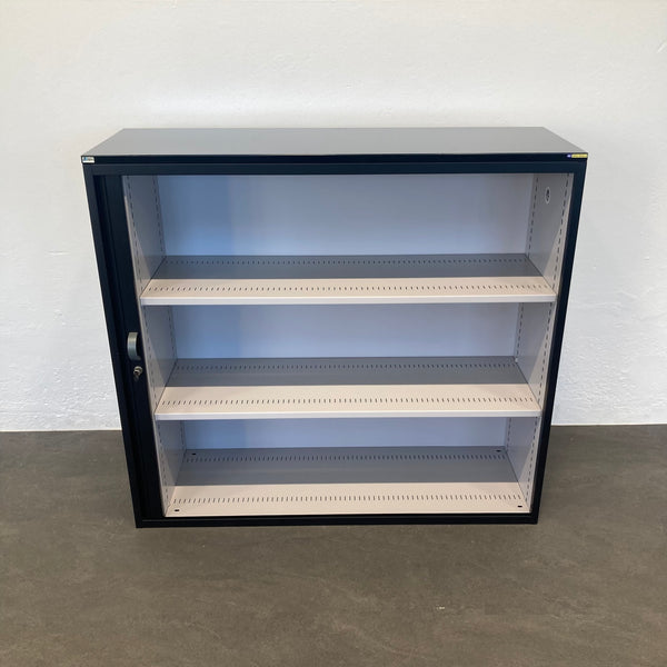 Lista Storage Lateralschrank 3-OH - 1200mm Schwarz mit Kabeldurchlass und Schlüssel