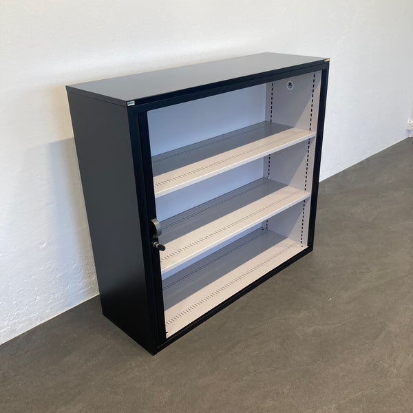 Lista Storage Lateralschrank 3-OH - 1200mm Schwarz mit Kabeldurchlass und Schlüssel