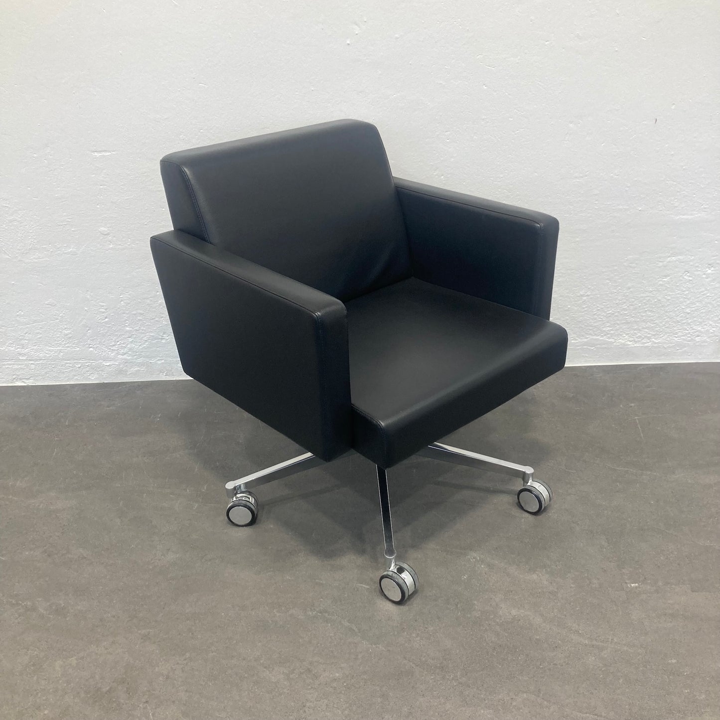 Poltrona Frau Exclusiv Dreh-Sessel mit Armlehnen - 6039962