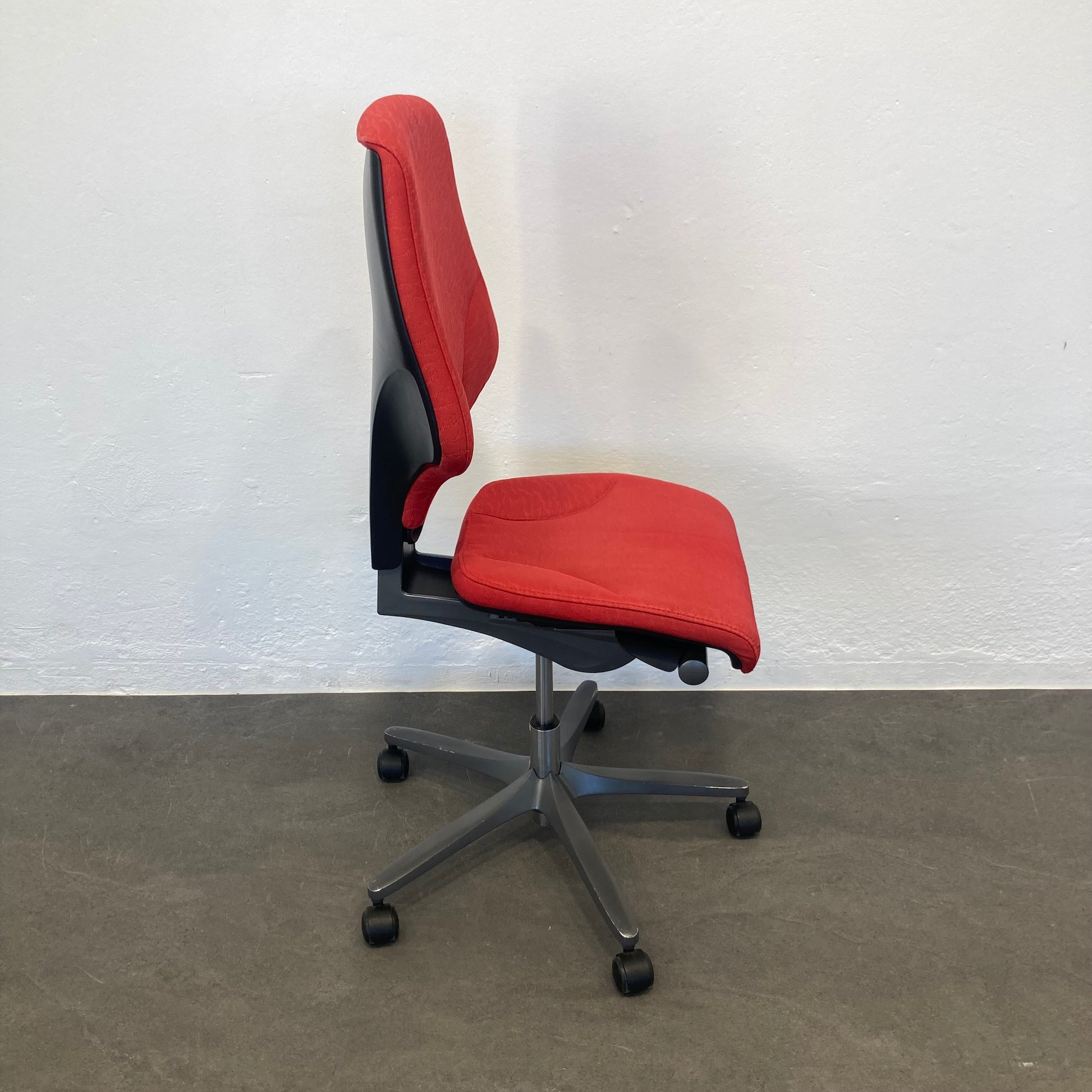 Giroflex G64 Bürodrehstuhl mit anthrazitem Fusskreuz  - 6039973