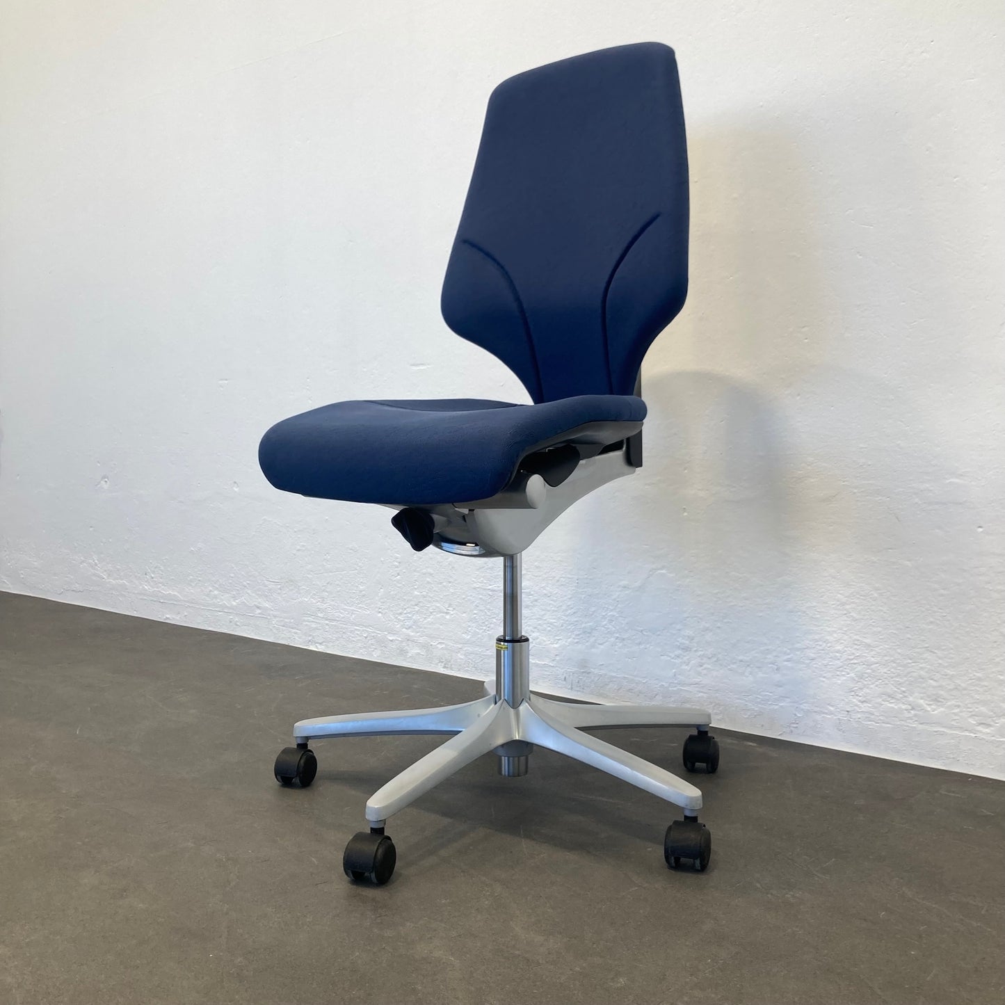 Giroflex G64 Bürodrehstuhl seitliche Ansicht Höhenlift  - 6039975