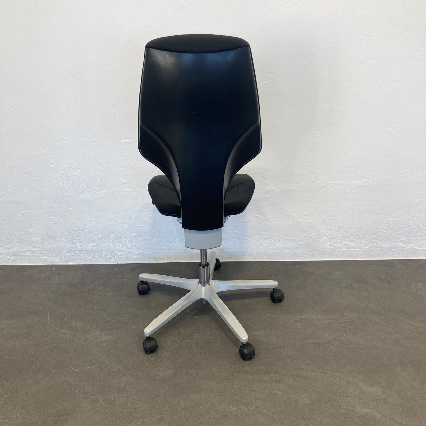 Giroflex G64 Bürodrehstuhl Ansicht von hinten - 6039976