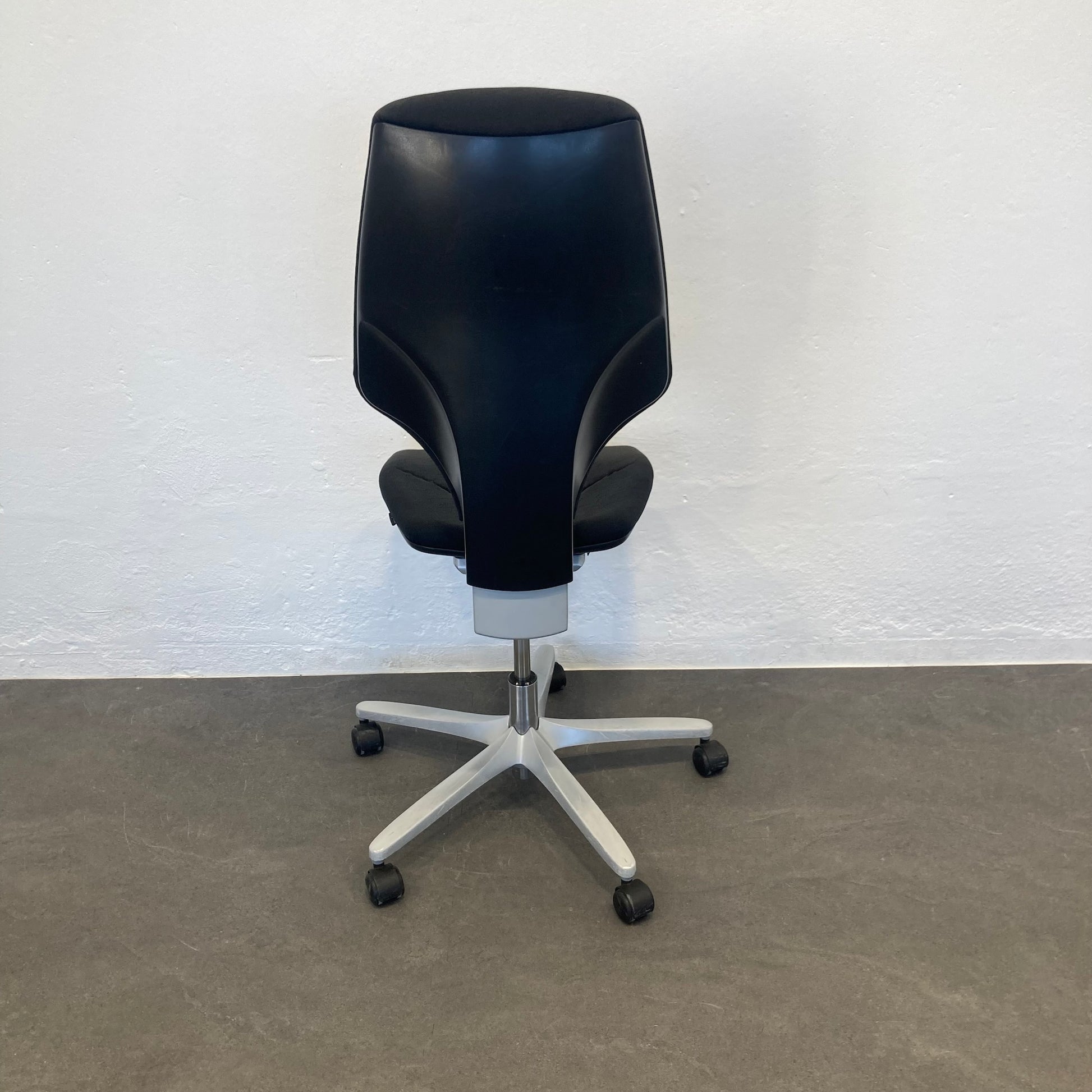Giroflex G64 Bürodrehstuhl Ansicht von hinten - 6039976
