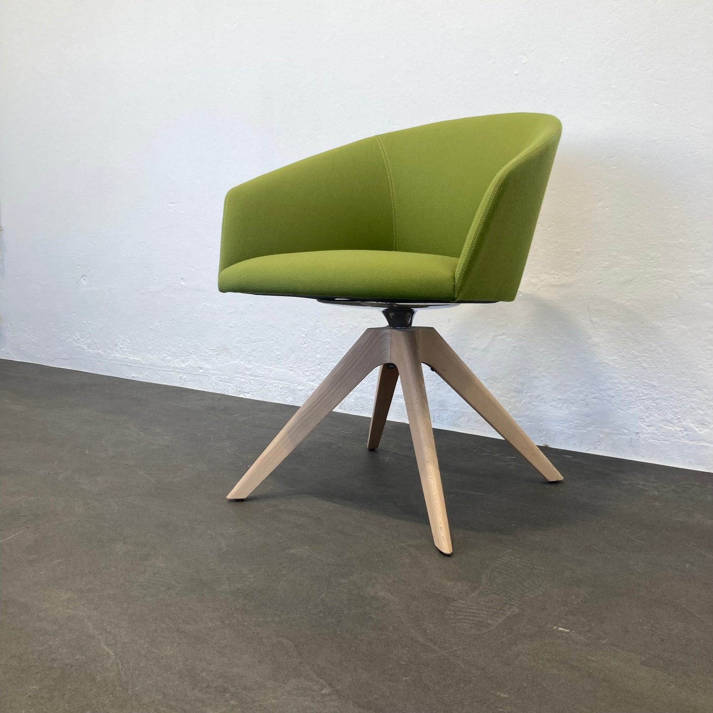 Andreau World Brandy SO2997 Armchair seitliche Ansicht von unten rechts - 6039994