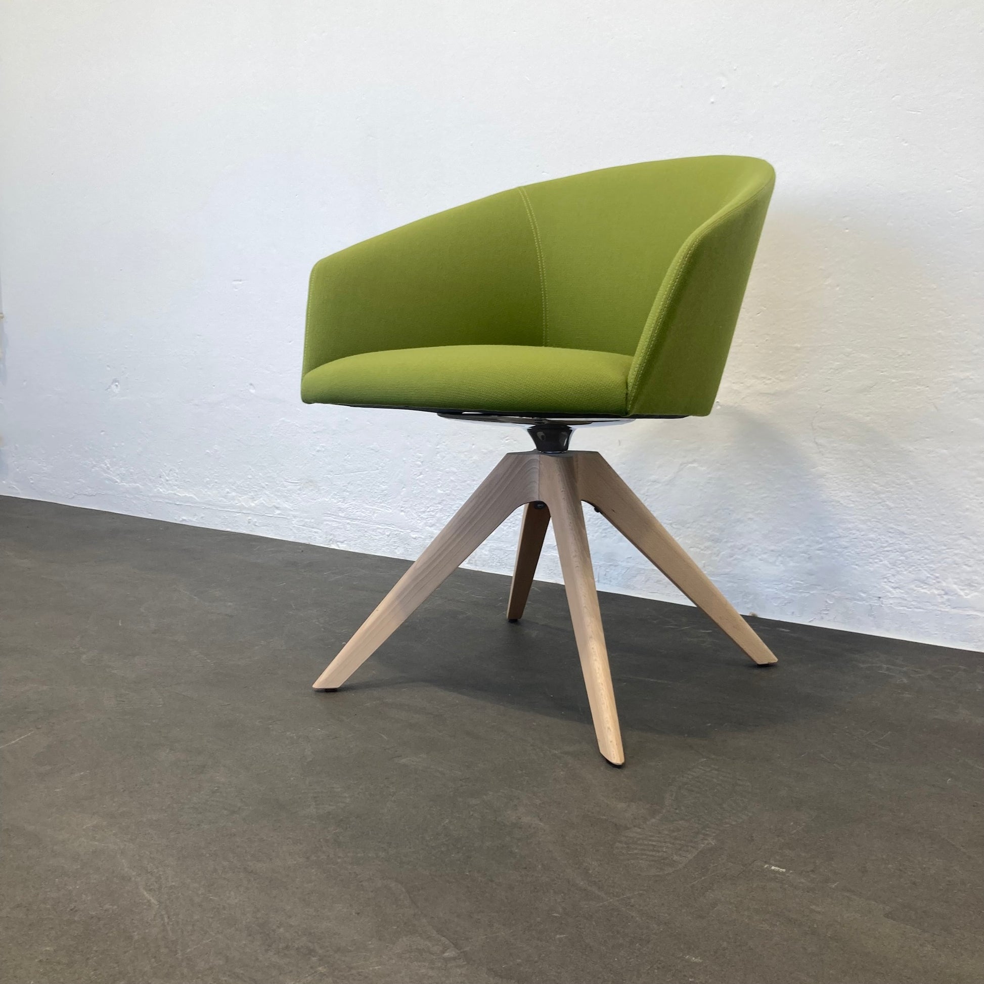 Andreau World Brandy SO2997 Armchair seitliche Ansicht von unten rechts - 6039994