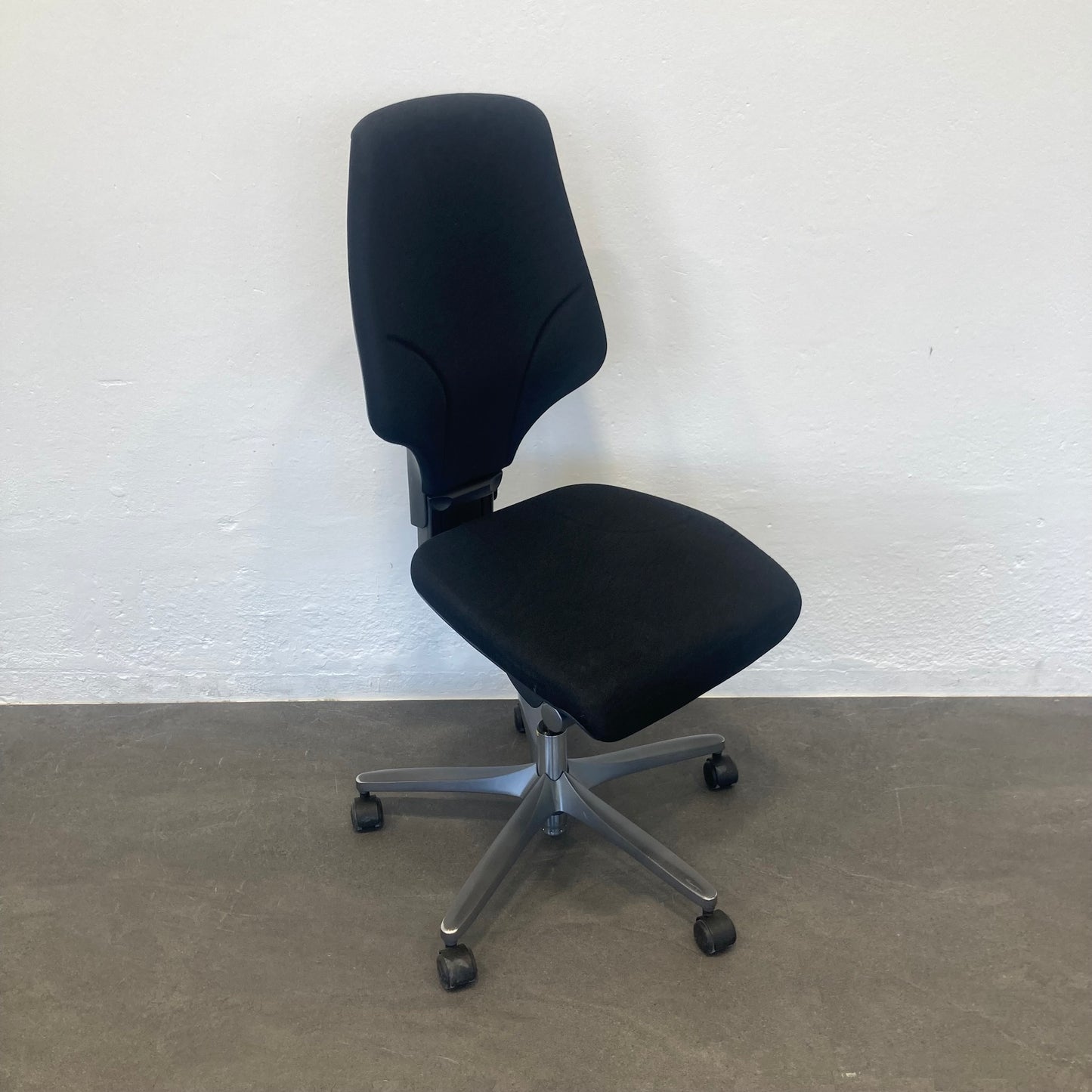 Giroflex G64 Bürodrehstuhl ohne Armlehnen - 6040010