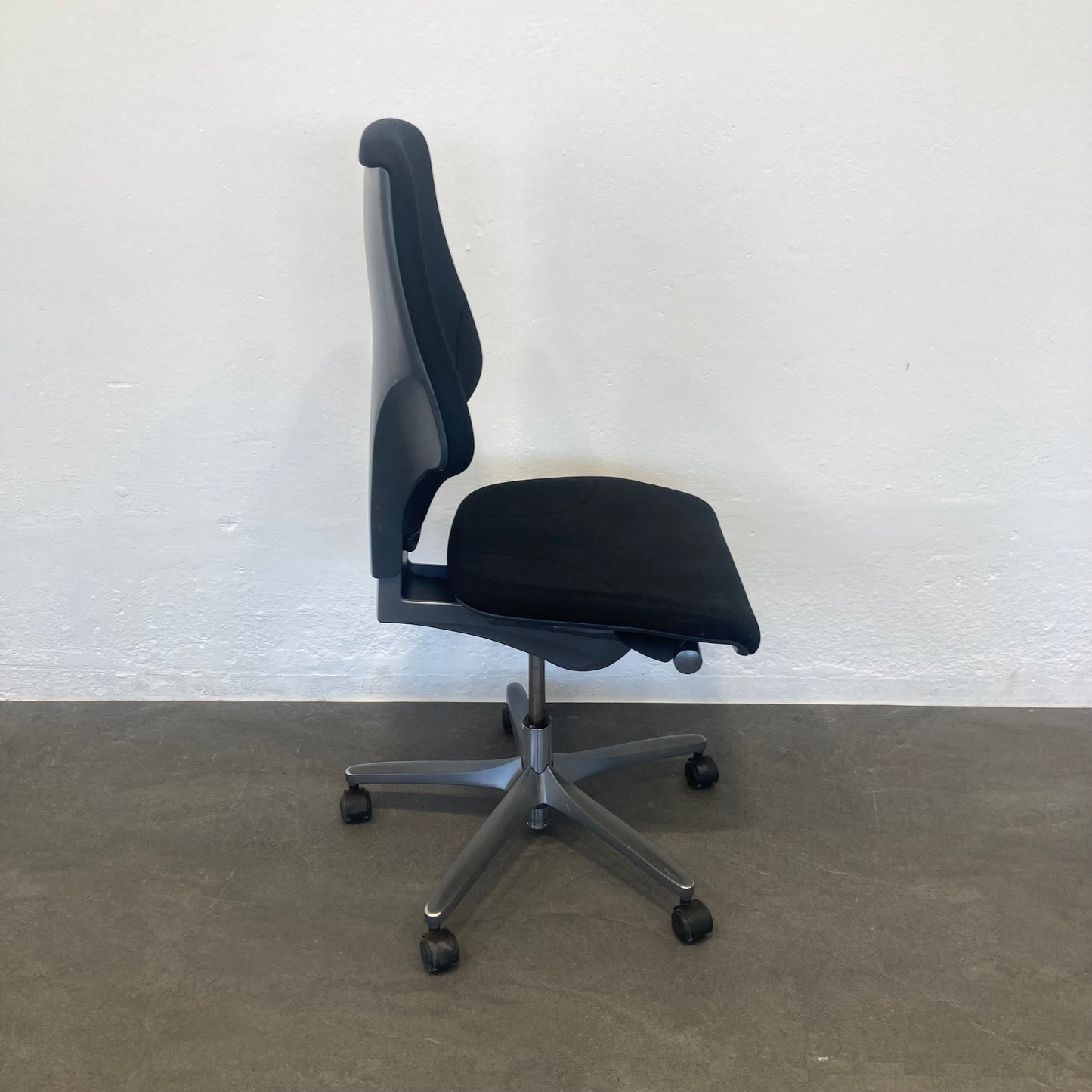Giroflex G64 Bürodrehstuhl Fusskreuz Metall anthrazit - 6040010