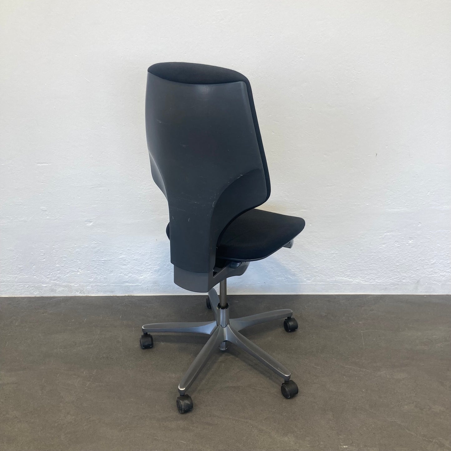 Giroflex G64 Bürodrehstuhl mit Rückenlehne - 6040010