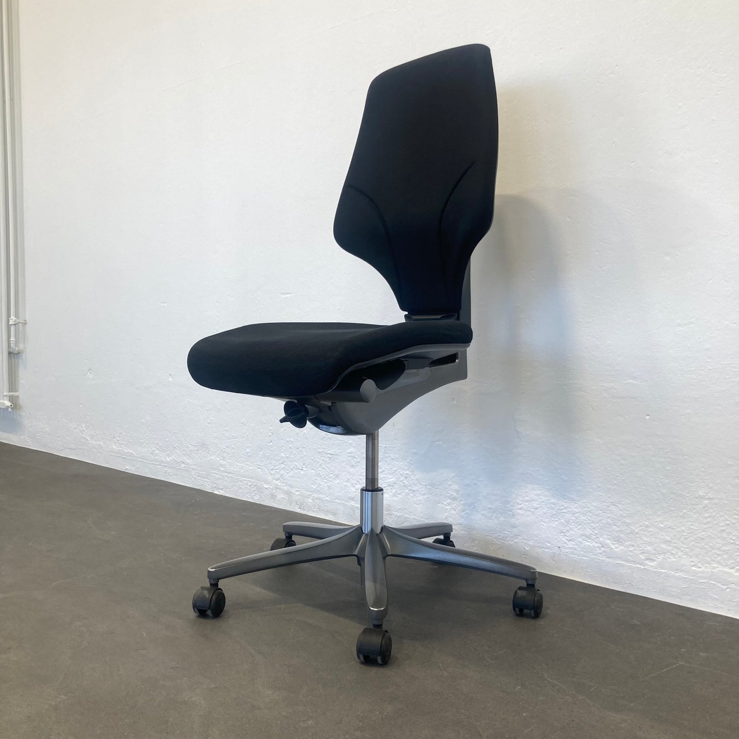 Giroflex G64 Bürodrehstuhl mit Höhenlift - 6040010