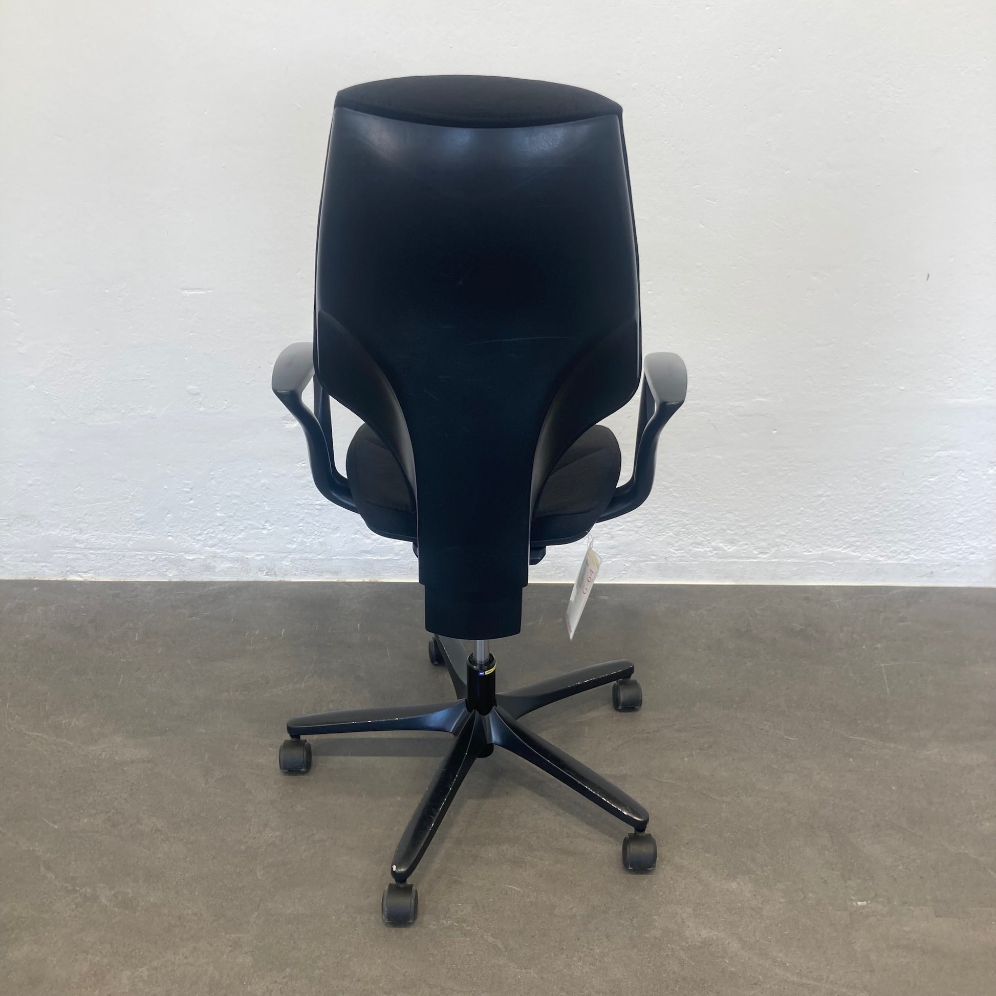 Giroflex G64 Bürodrehstuhl Ansicht von hinten - 6040012